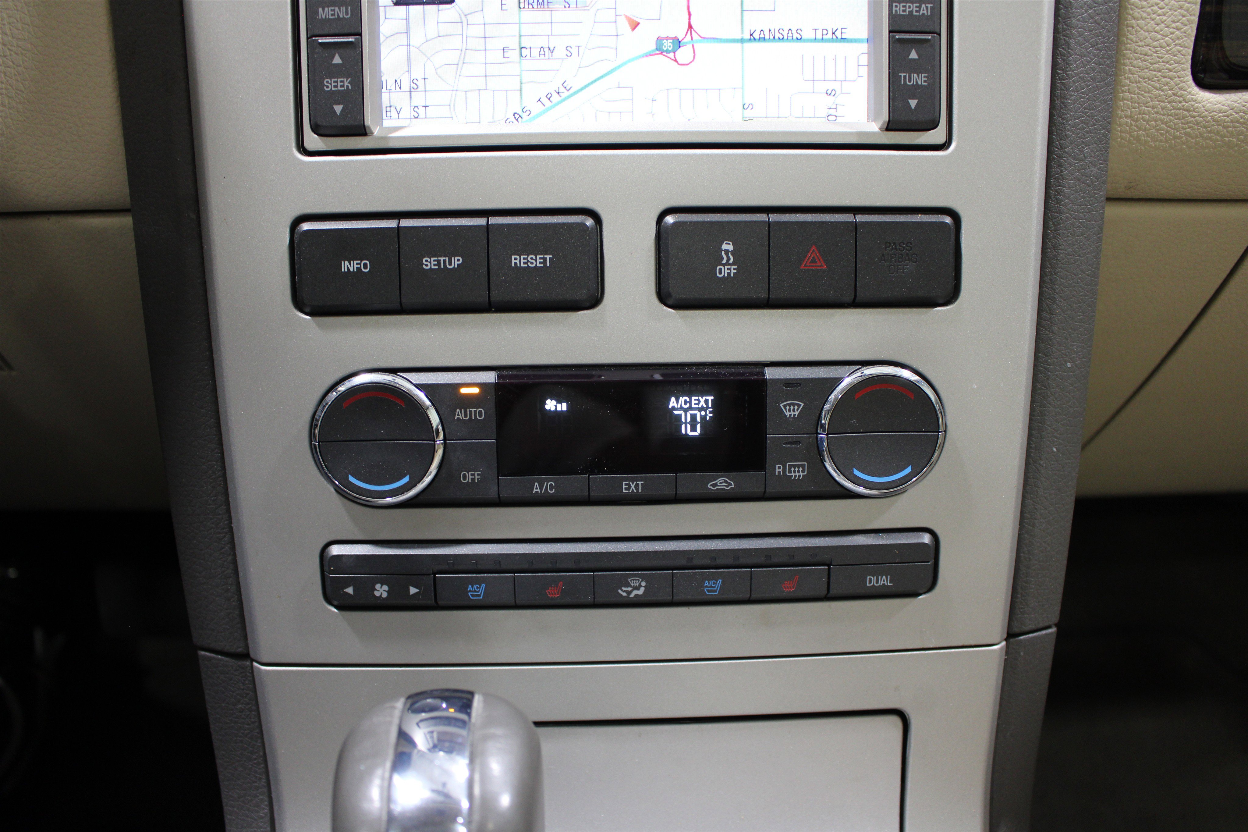 Used 2008 Lincoln MKX AWD image 17