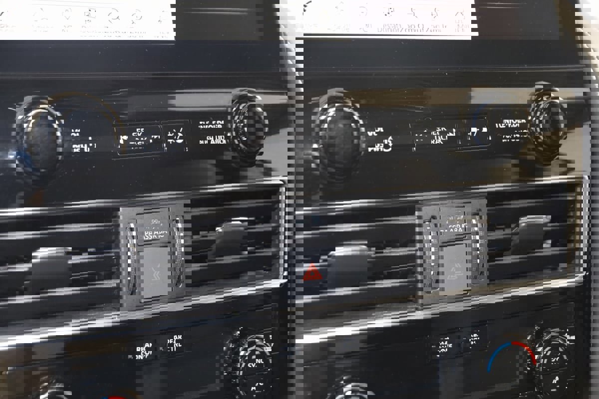 Used 2023 INFINITI QX80 Premium Select w/ All-Season Package image 32