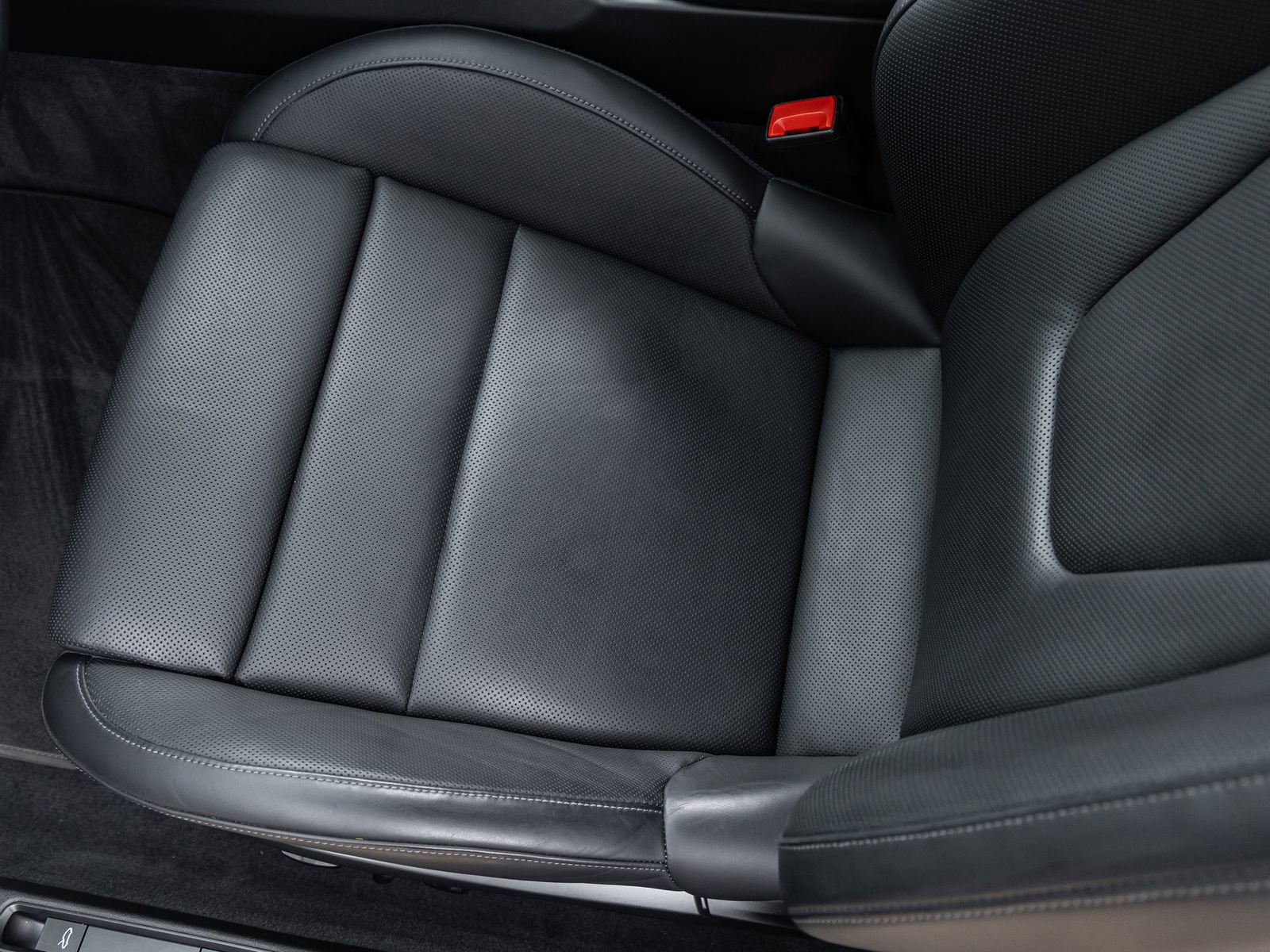 Certified 2024 Porsche 911 Carrera GTS image 27