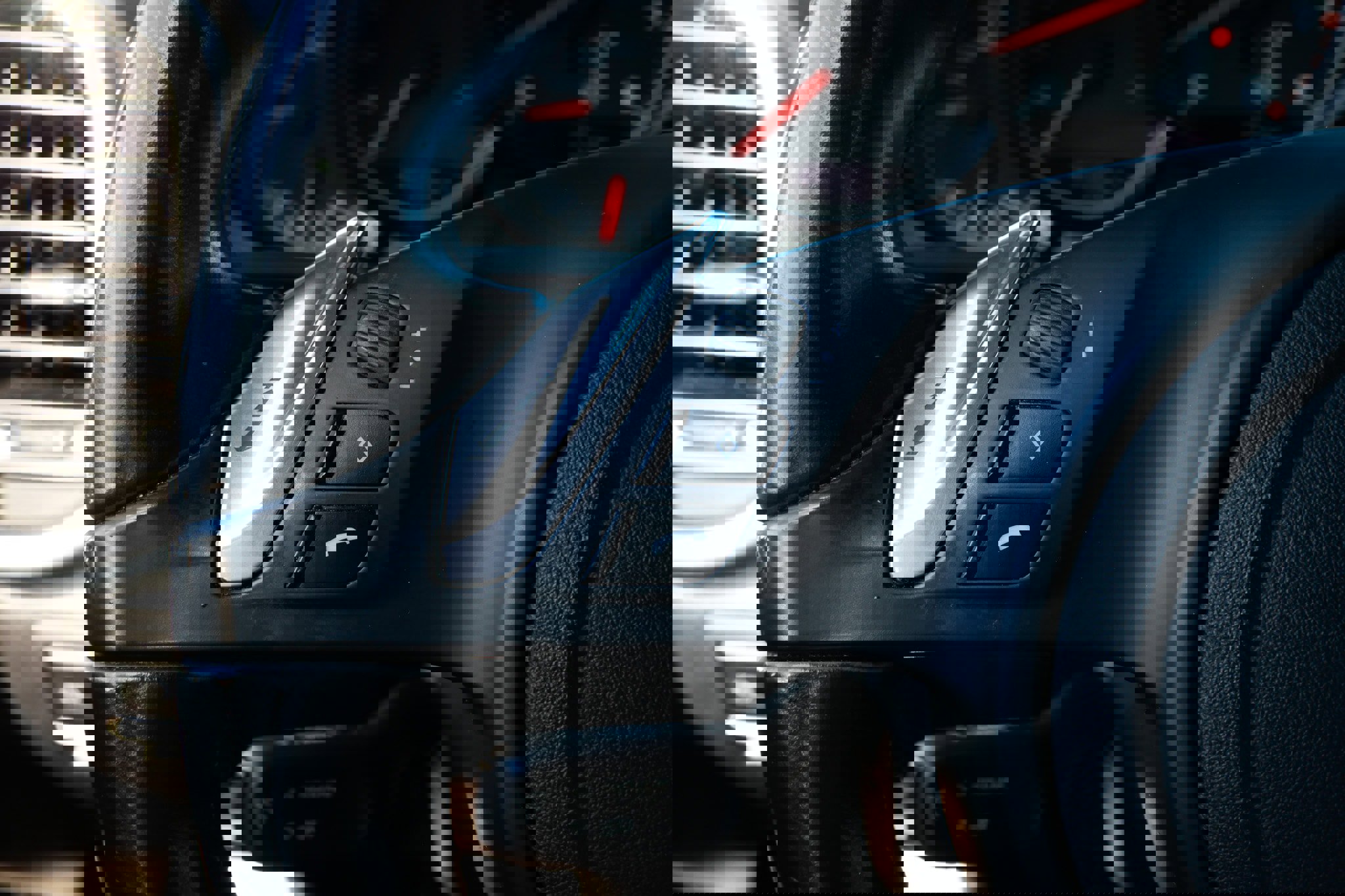 Used 2014 Porsche Cayenne Platinum Edition image 32