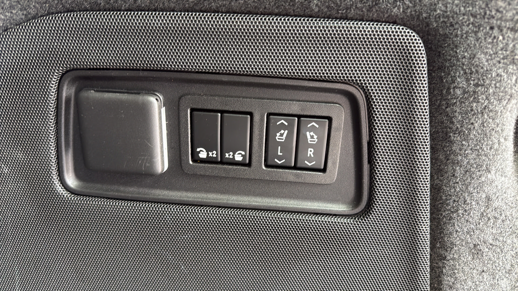 Used 2021 Cadillac Escalade Luxury AWD/4WD image 27