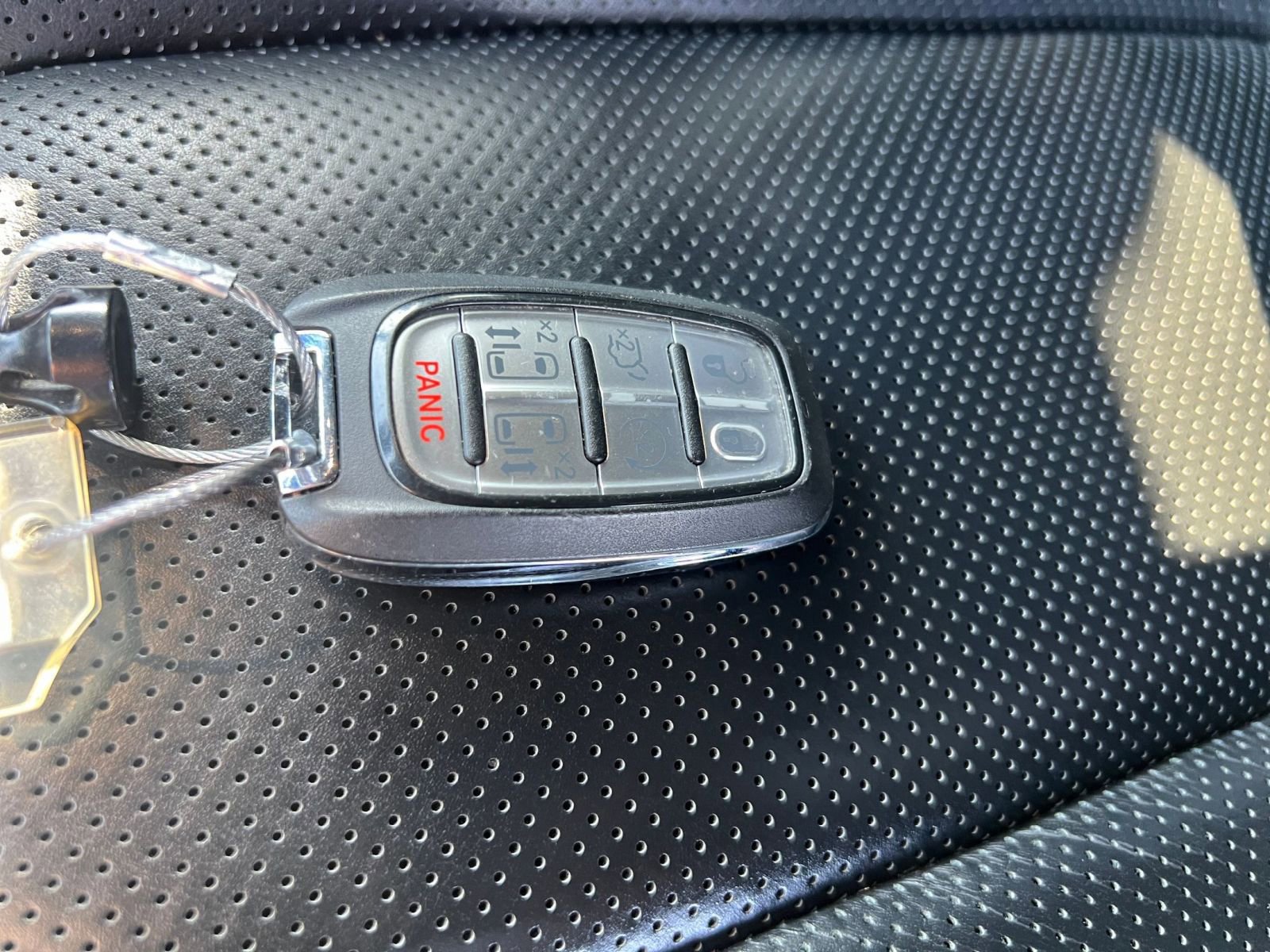 Used 2025 Chrysler Pacifica Limited image 18