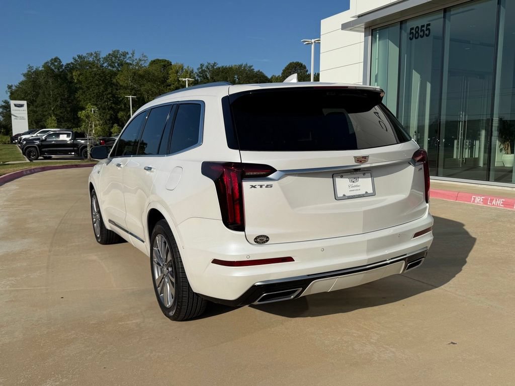Used 2025 Cadillac XT6 Premium Luxury w/ Technology Package FWD image 3