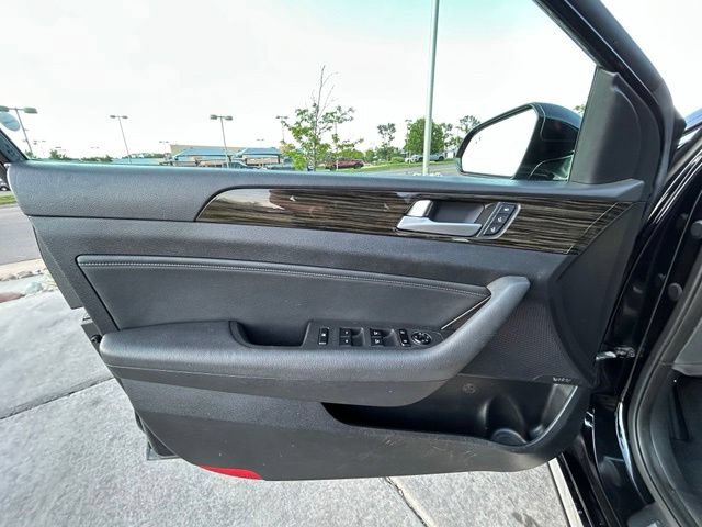 Used 2016 Hyundai Sonata Limited w/ Option Group 05 FWD image 26