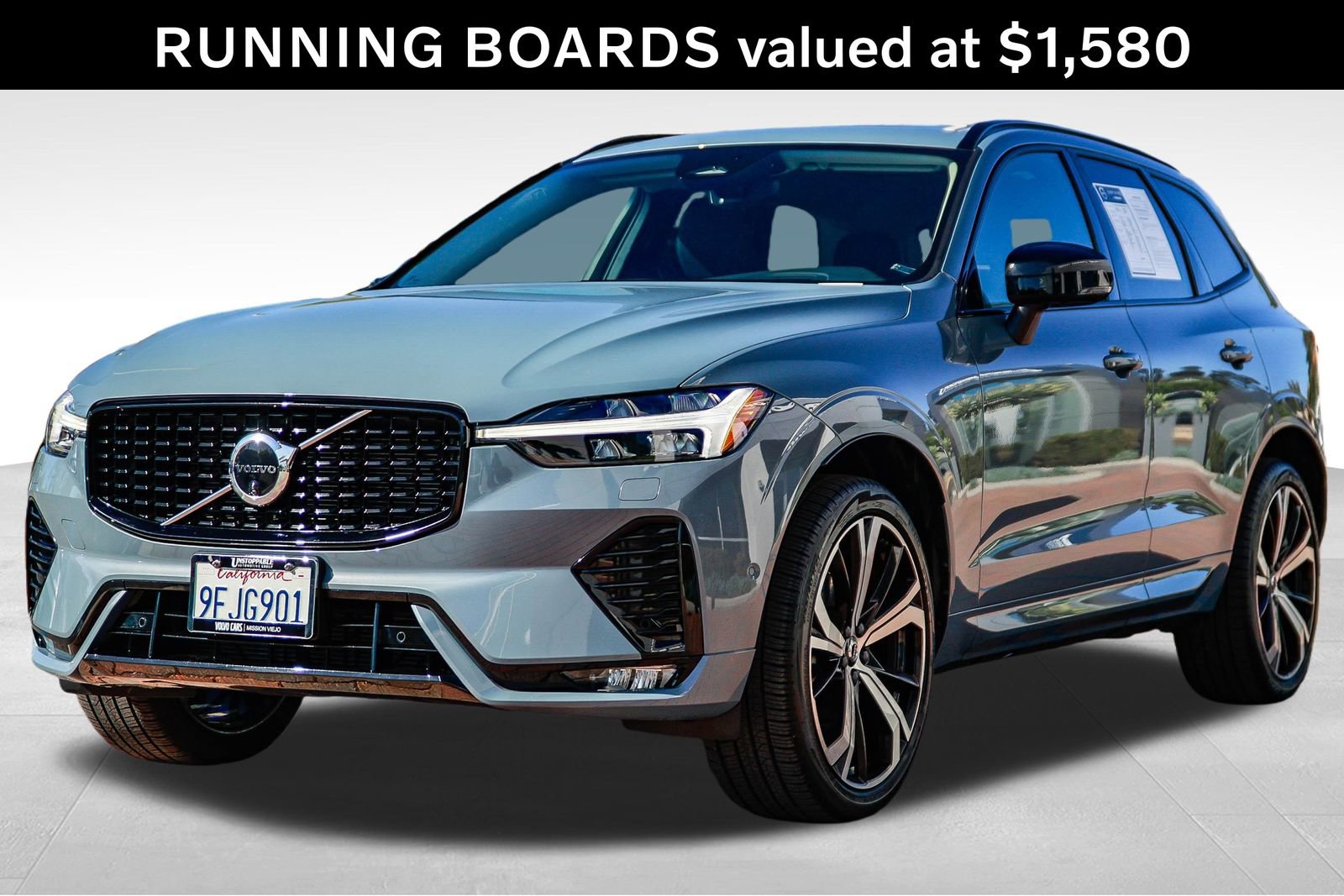 Used 2023 Volvo XC60 B5 Ultimate w/ Climate Package image 3