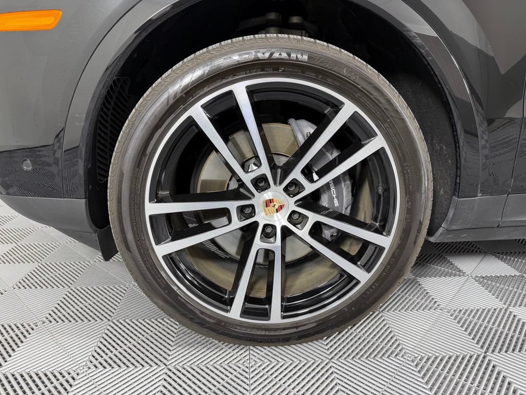 Certified 2025 Porsche Cayenne Coupe AWD/4WD image 15