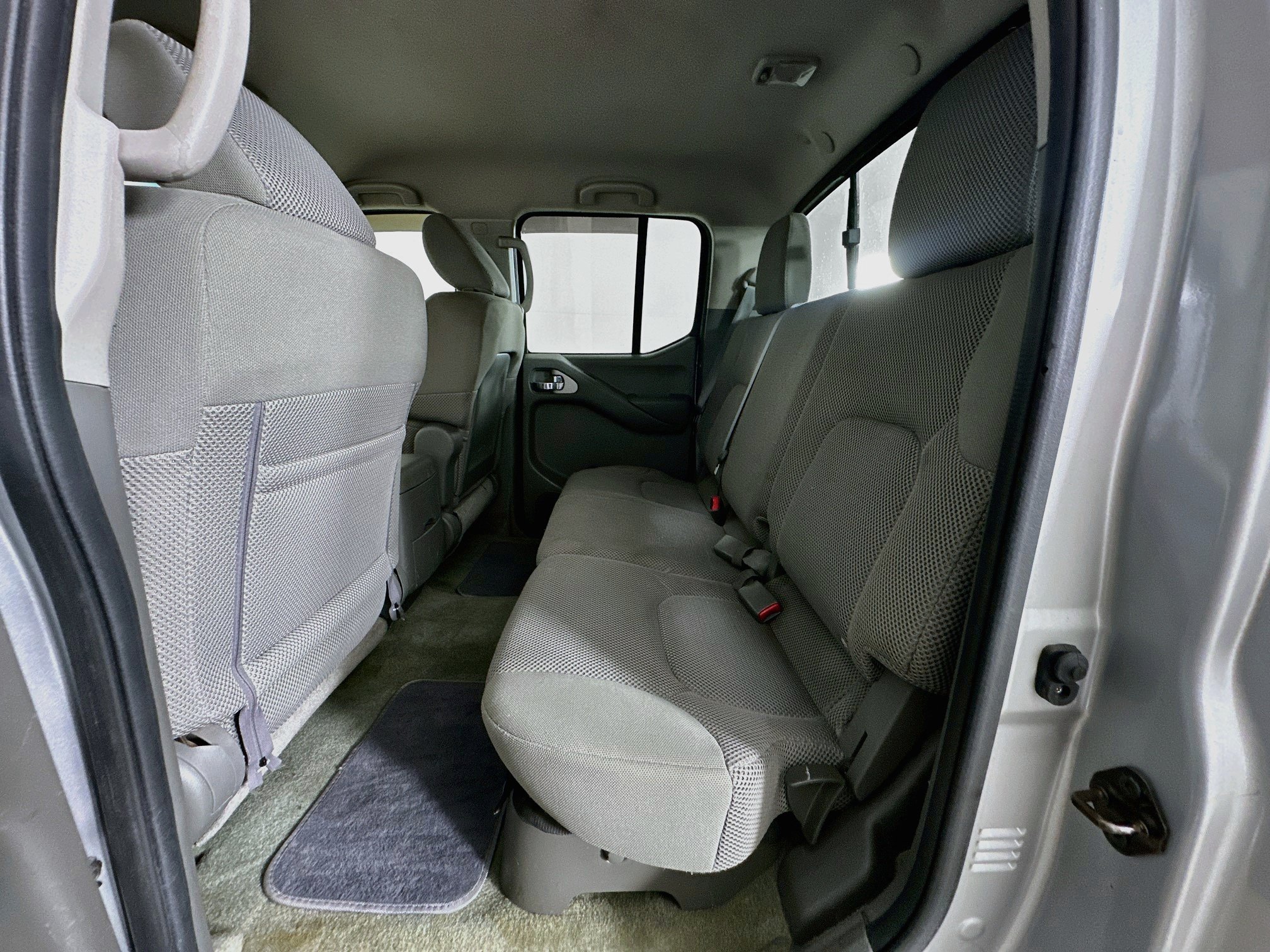 Used 2014 Nissan Frontier SV RWD image 25