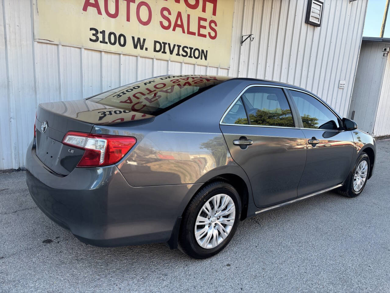 Used 2013 Toyota Camry LE image 3