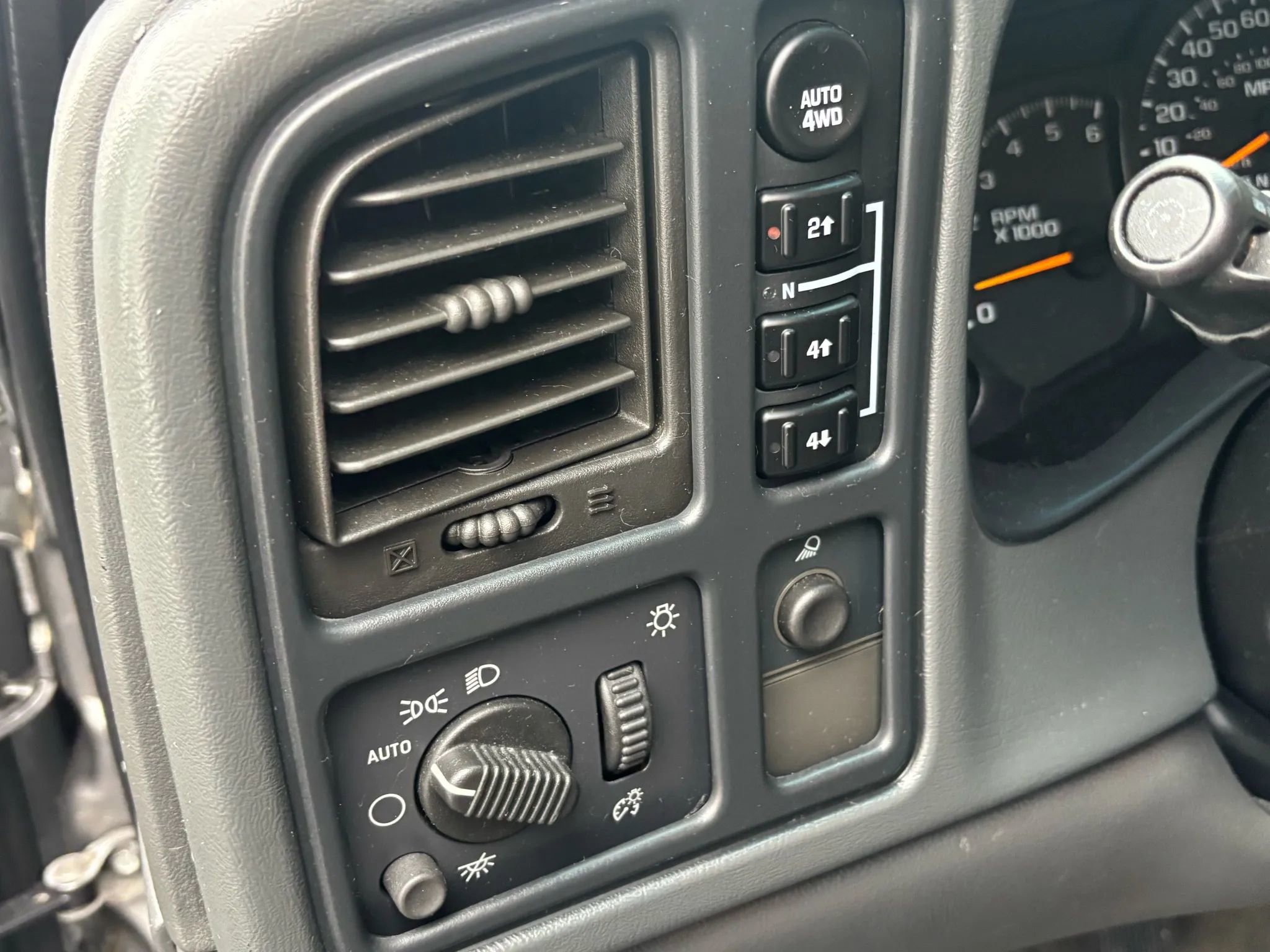 Used 2006 Chevrolet Silverado 1500 LT w/ Light Duty Power Package AWD/4WD image 29