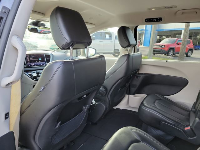 Used 2023 Chrysler Pacifica Touring-L image 10