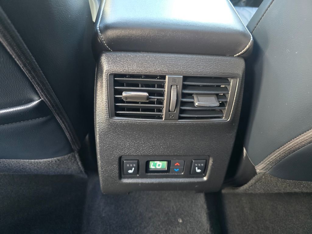 Used 2025 Mitsubishi Outlander SEL image 23