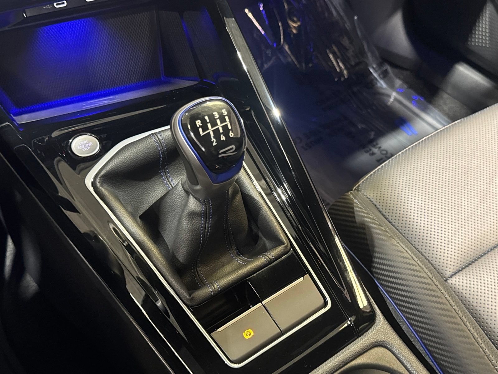 Used 2024 Volkswagen Golf R AWD/4WD image 36