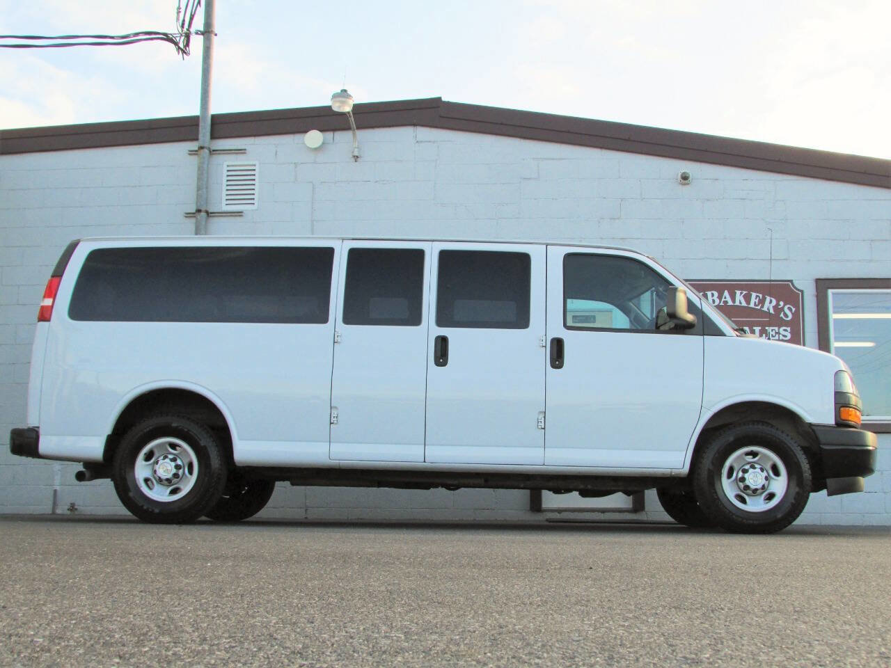 Used 2020 Chevrolet Express 3500 LS RWD image 1
