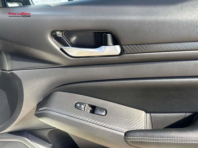 Used 2025 Nissan Altima 2.5 SV FWD image 14