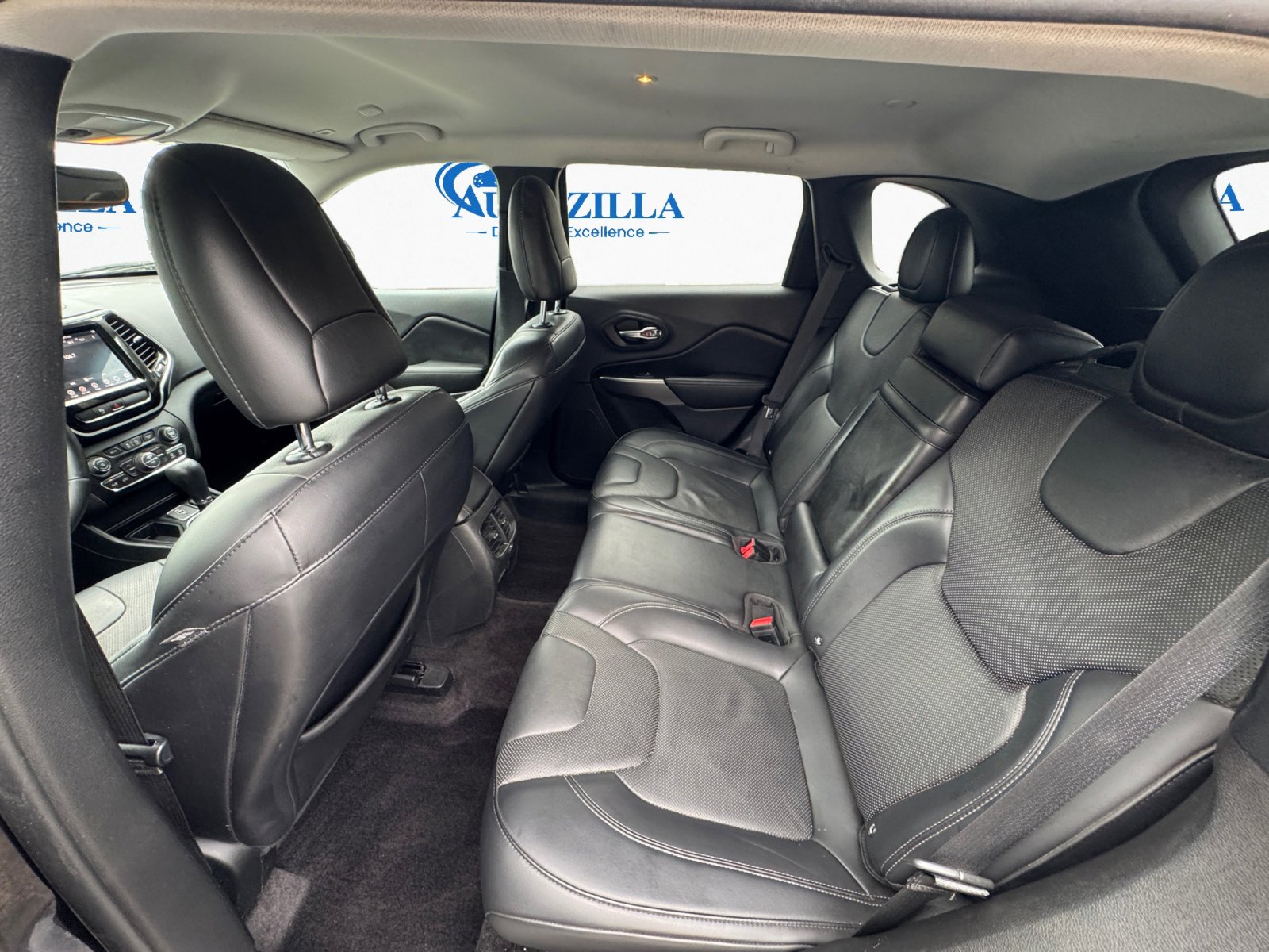 Used 2019 Jeep Cherokee Limited FWD image 10