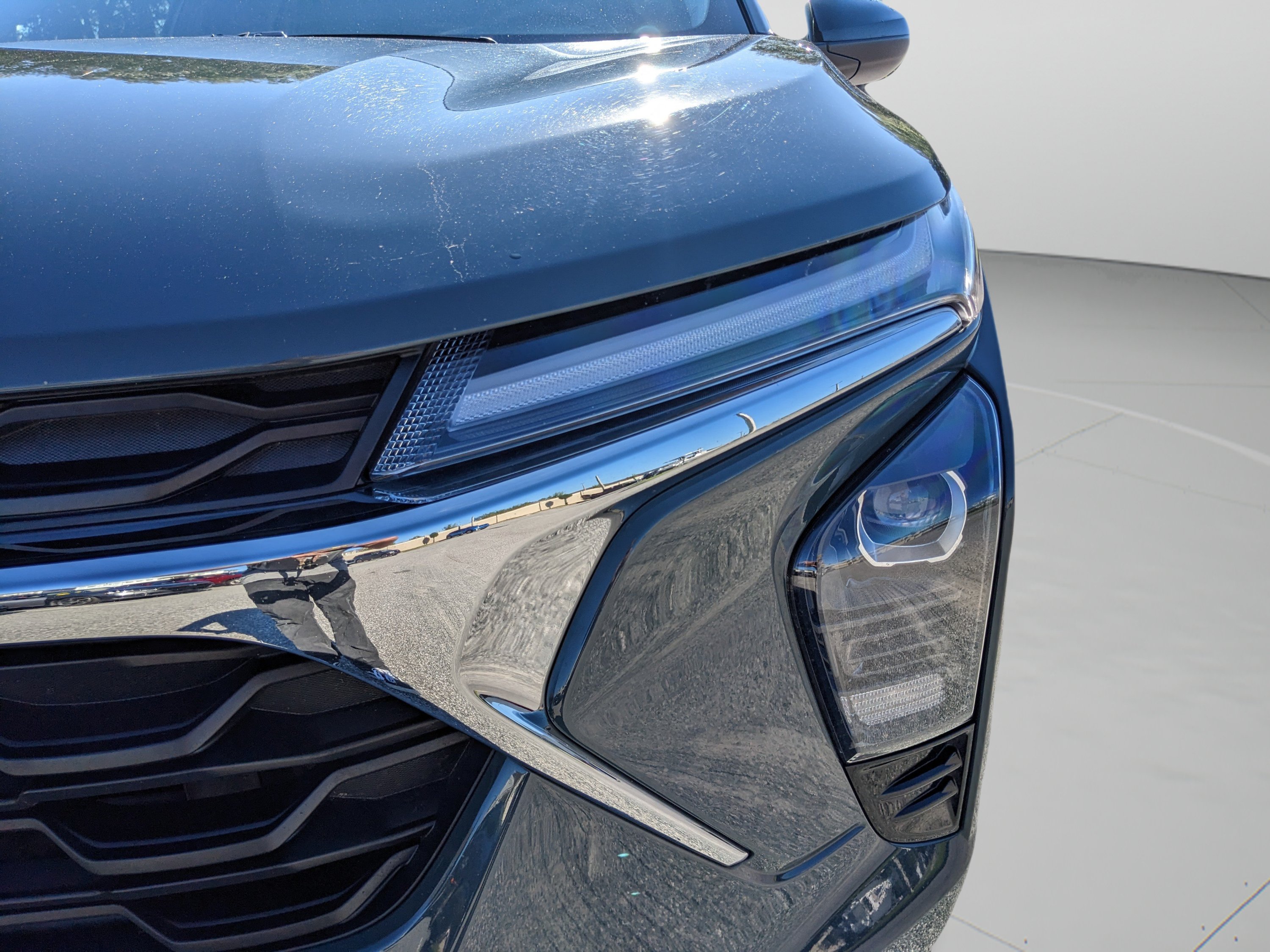 Used 2025 Chevrolet Trax LT FWD image 37