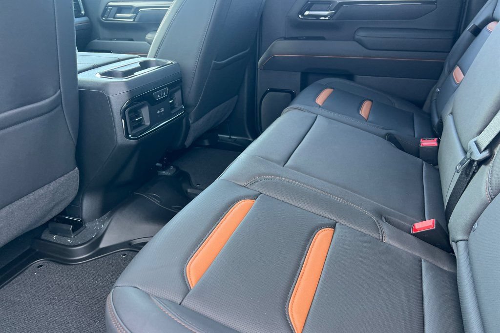 New 2026 GMC Sierra 2500 AT4 w/ AT4 Premium Plus Package AWD/4WD image 9