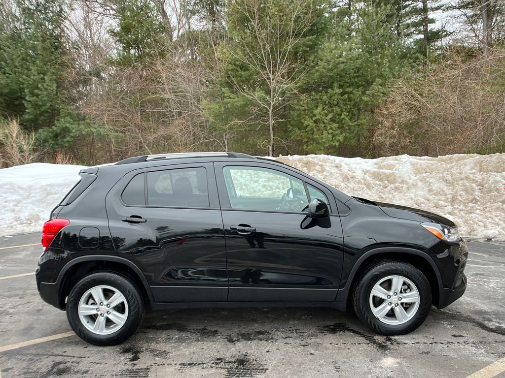 Used 2022 Chevrolet Trax LT w/ LT Convenience Package image 6