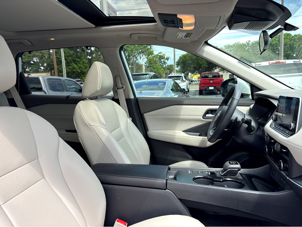 Used 2024 Nissan Rogue SV w/ SV Premium Package FWD image 12