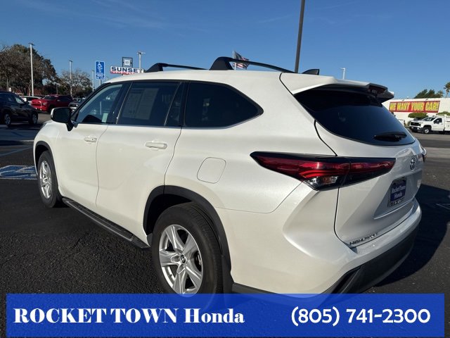 Used 2022 Toyota Highlander LE image 2