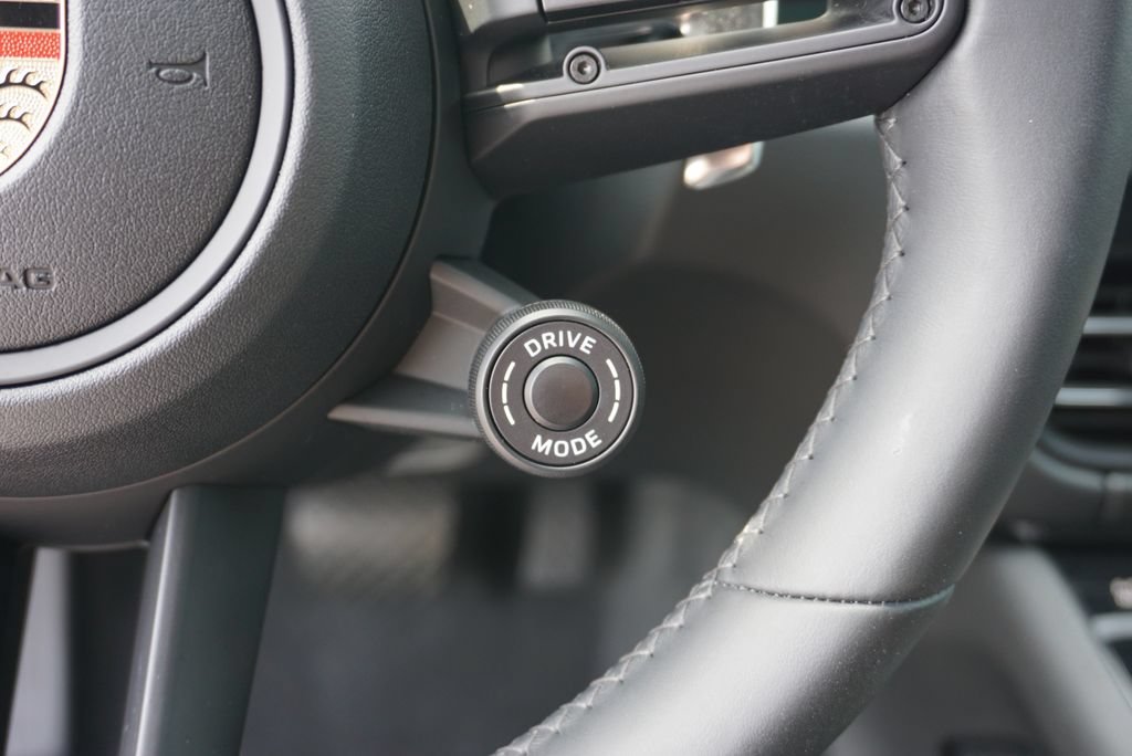 Used 2023 Porsche Macan S AWD/4WD image 33