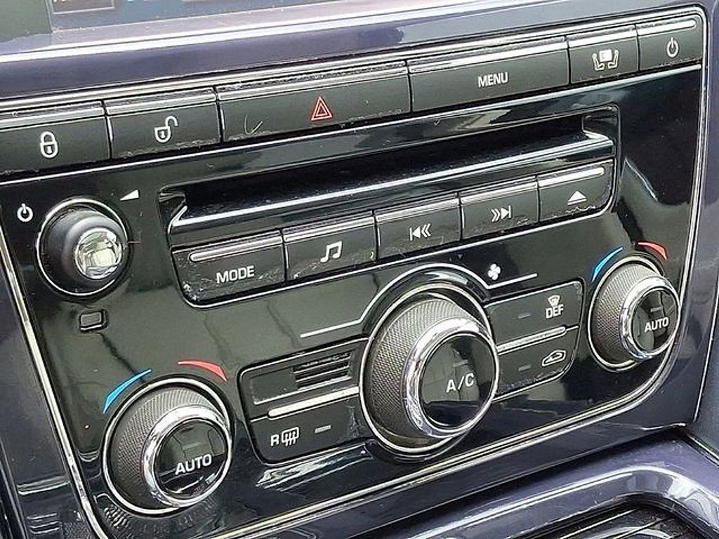 Used 2011 Jaguar XJ image 16