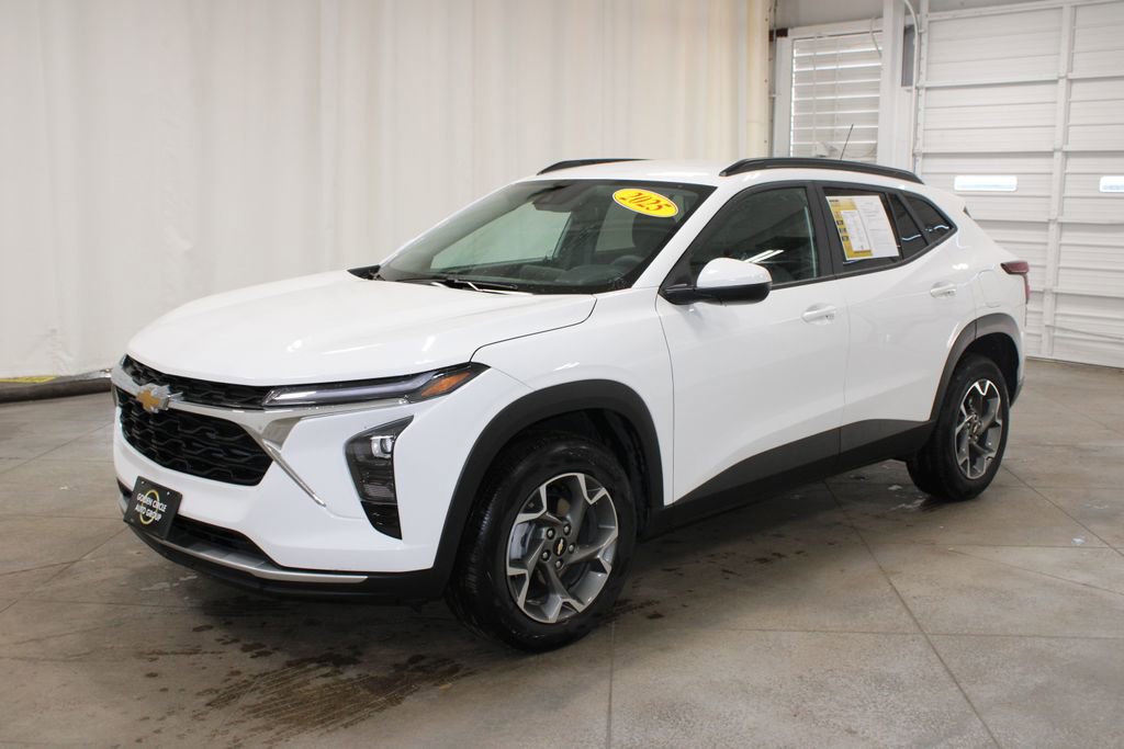 Used 2025 Chevrolet Trax LT image 4