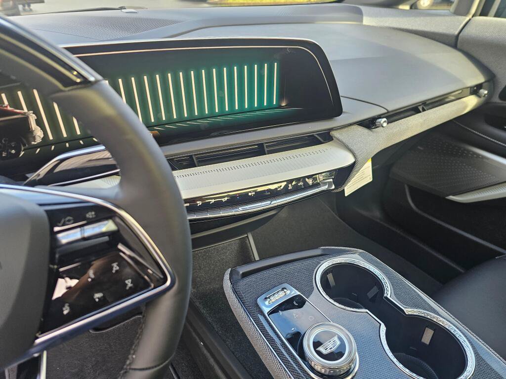 New 2026 Cadillac Optiq Luxury 1 RWD image 28