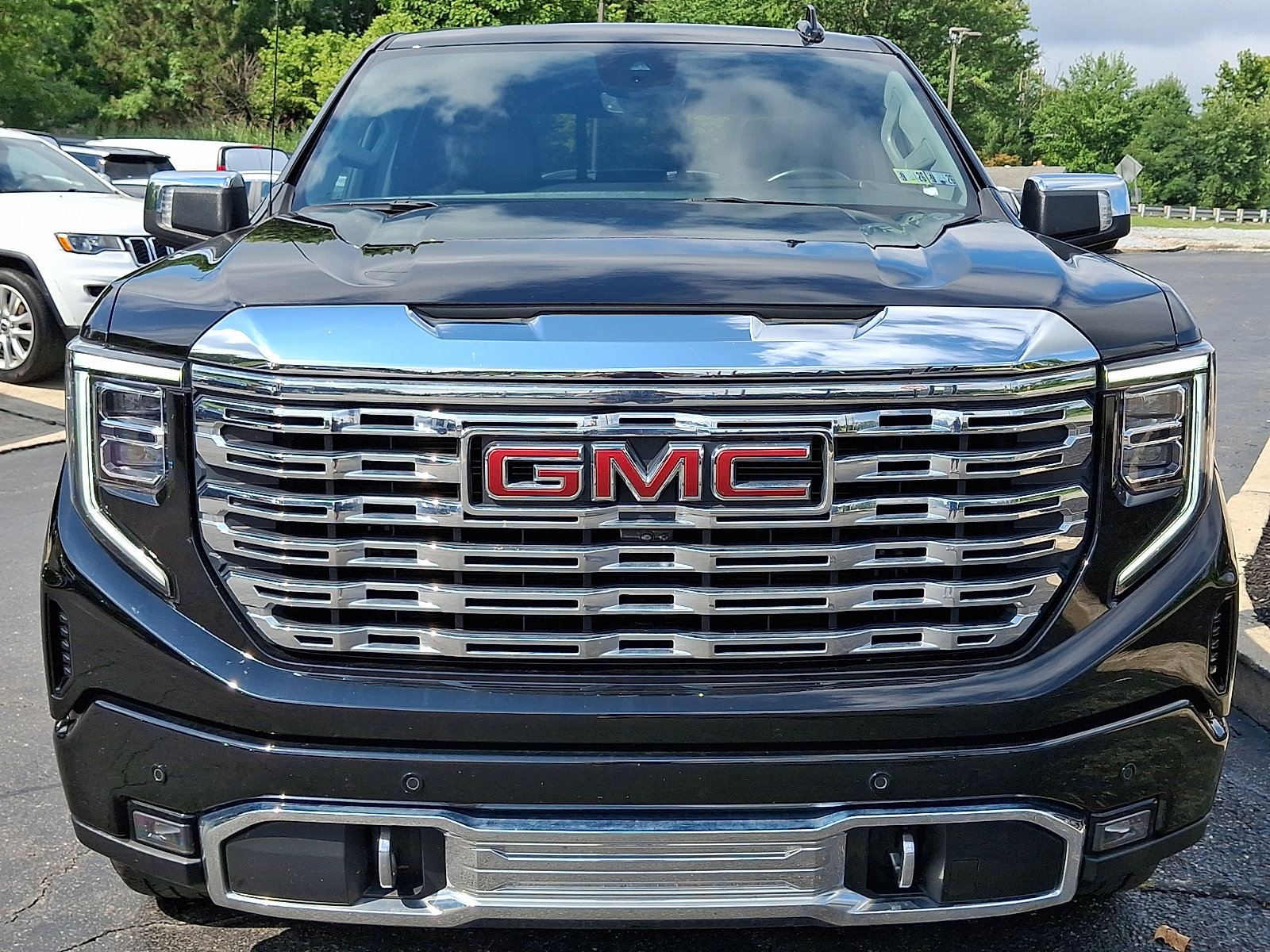 Used 2024 GMC Sierra 1500 Denali w/ Denali Reserve Package AWD/4WD image 2