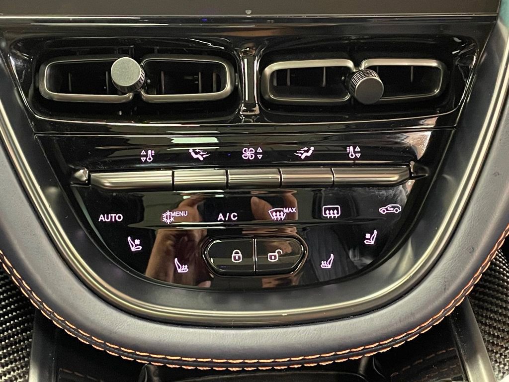 Used 2022 Aston Martin DBX AWD/4WD image 38