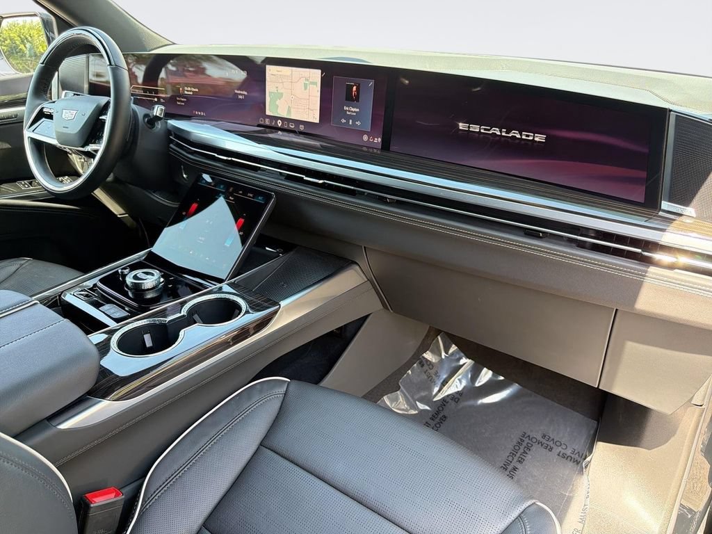 Certified 2026 Cadillac Escalade ESV Luxury RWD image 35