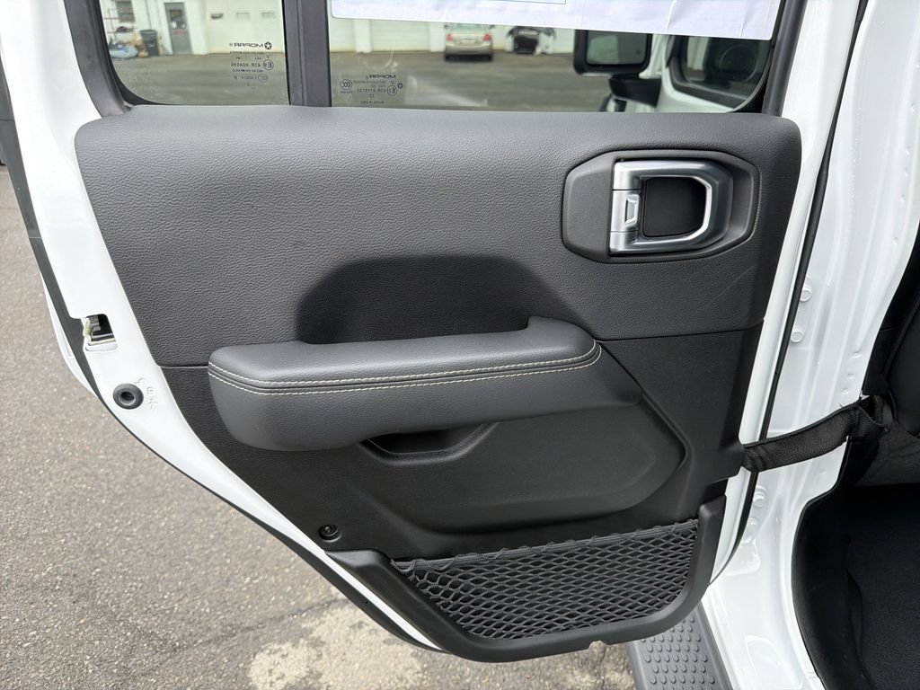 Used 2023 Jeep Wrangler Unlimited Sahara w/ Cold Weather Group AWD/4WD image 14