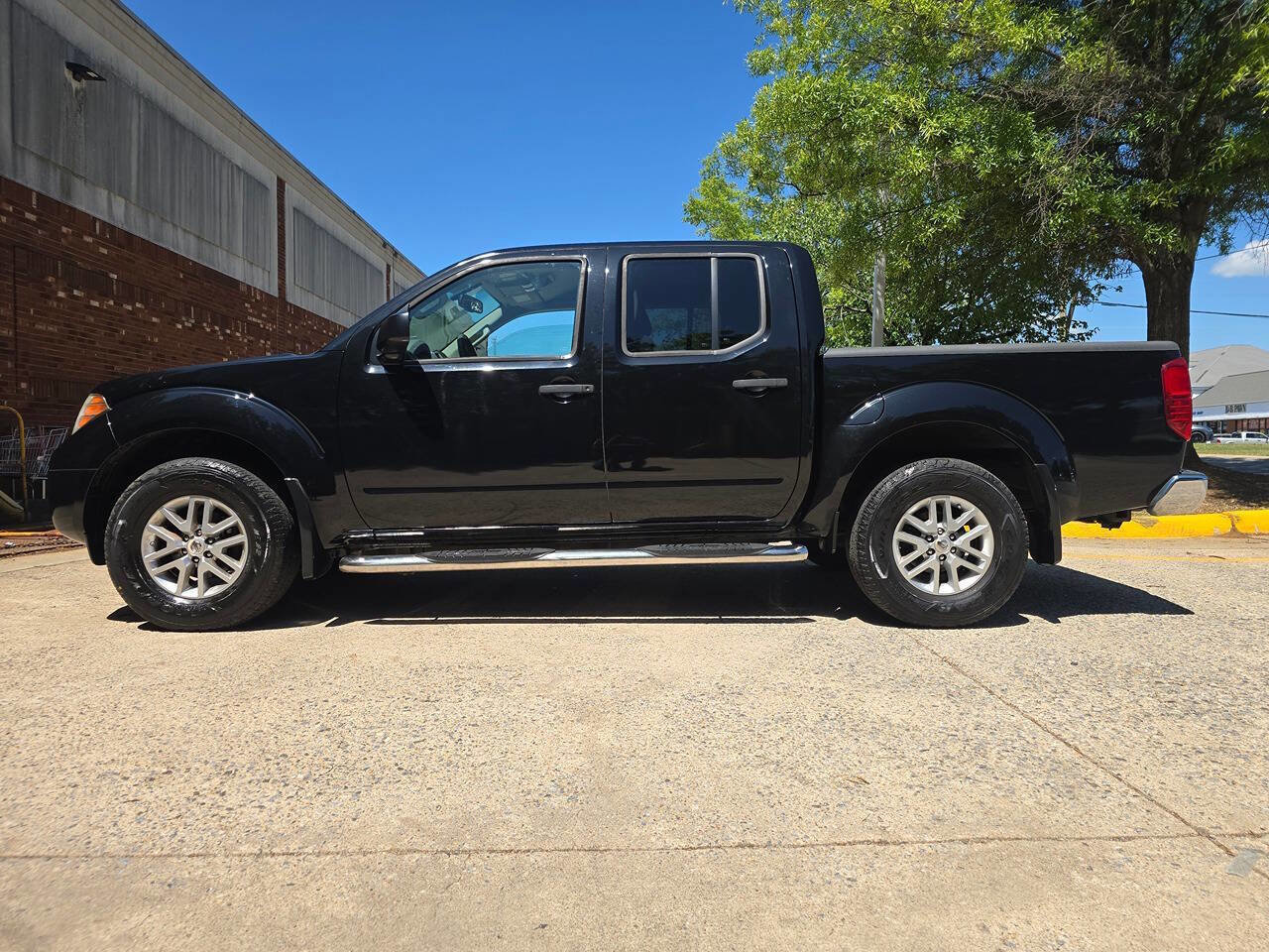 Used 2016 Nissan Frontier SV w/ SV Value Truck Package AWD/4WD image 2