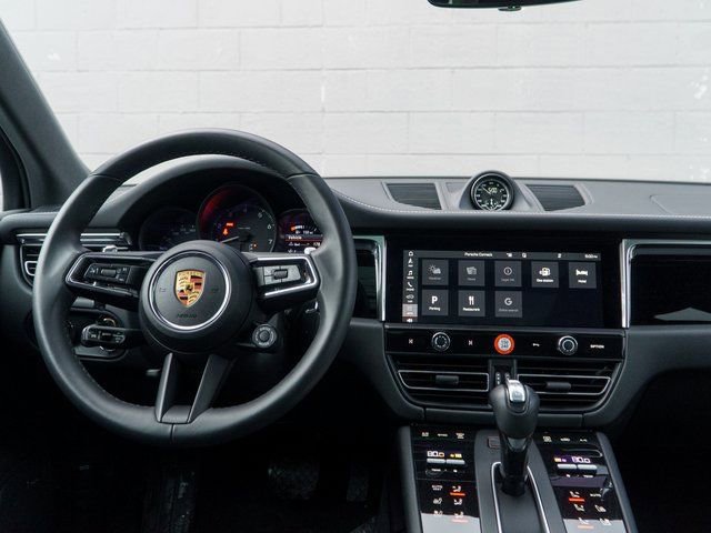 Certified 2025 Porsche Macan image 22