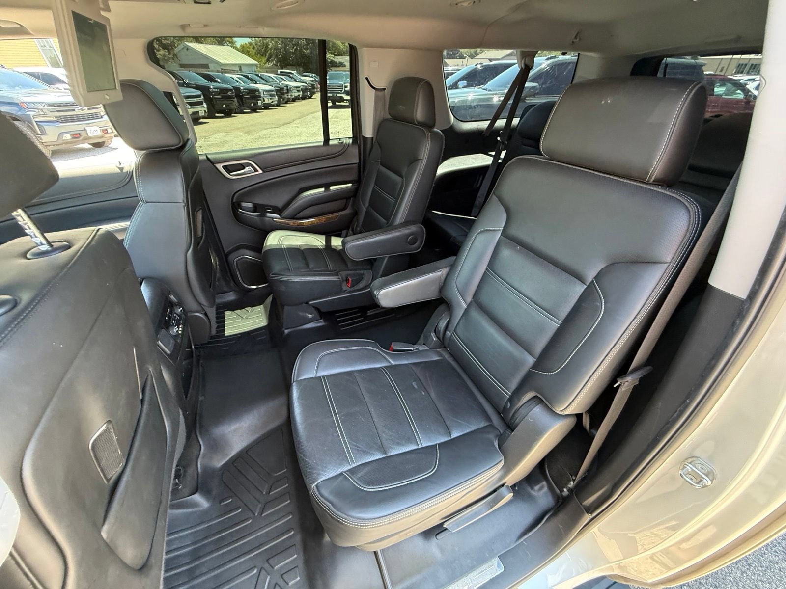 Used 2015 GMC Yukon XL Denali w/ Touring Package AWD/4WD image 24