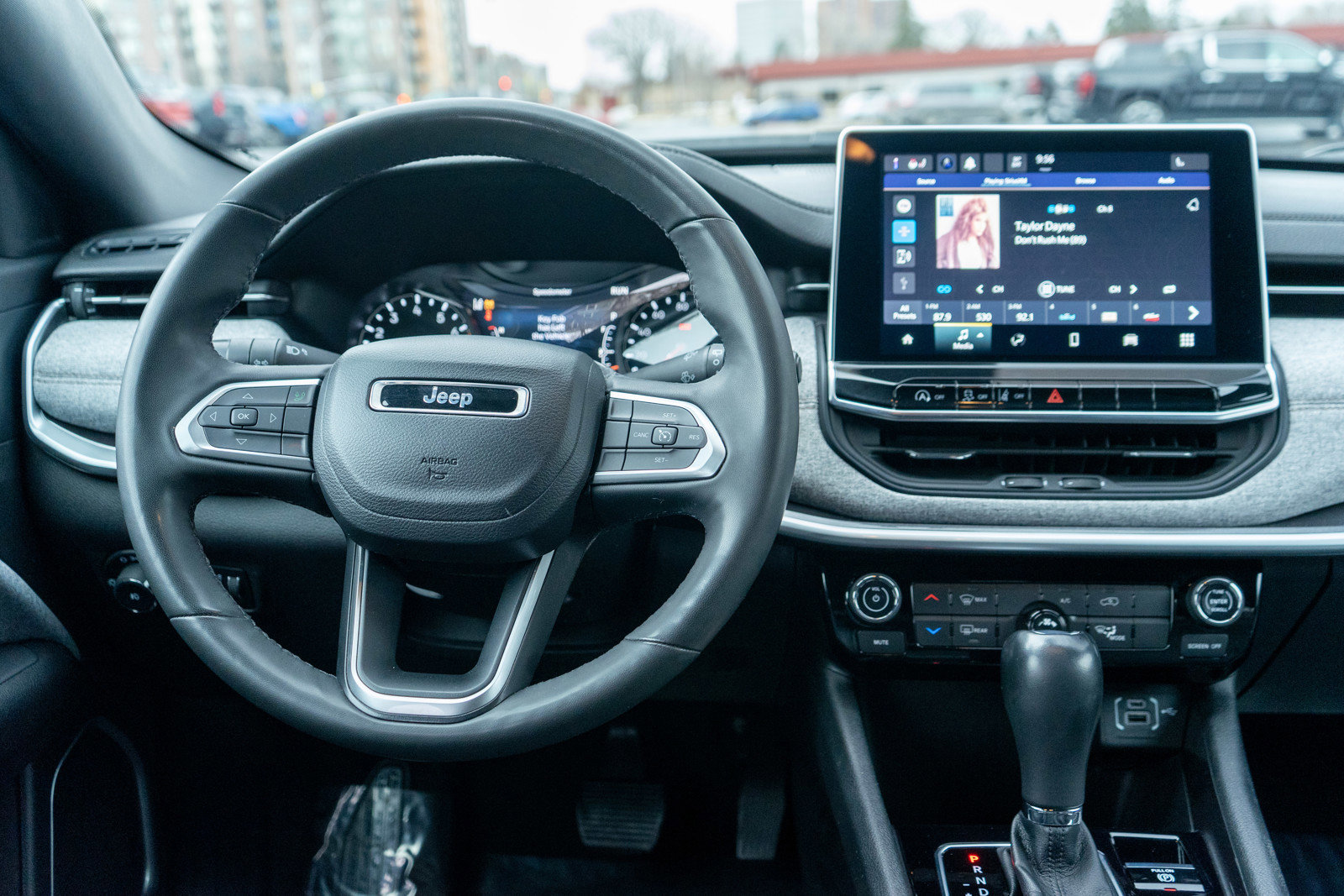 Used 2023 Jeep Compass Latitude image 12