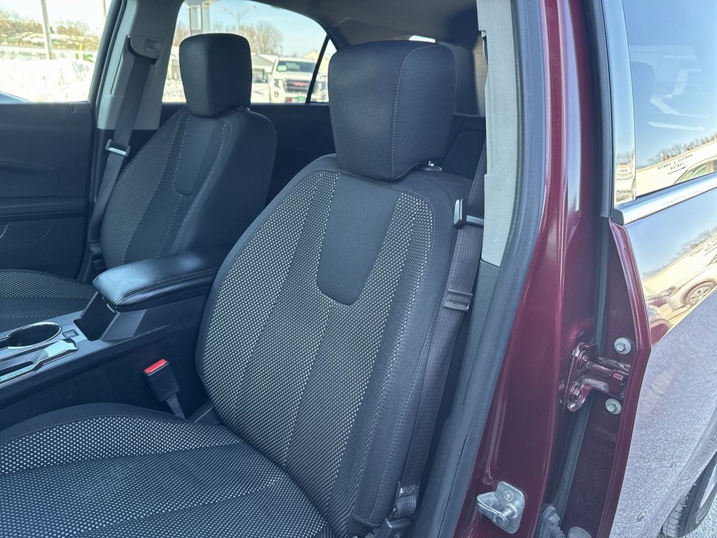 Used 2017 Chevrolet Equinox LT w/ Convenience Package image 9