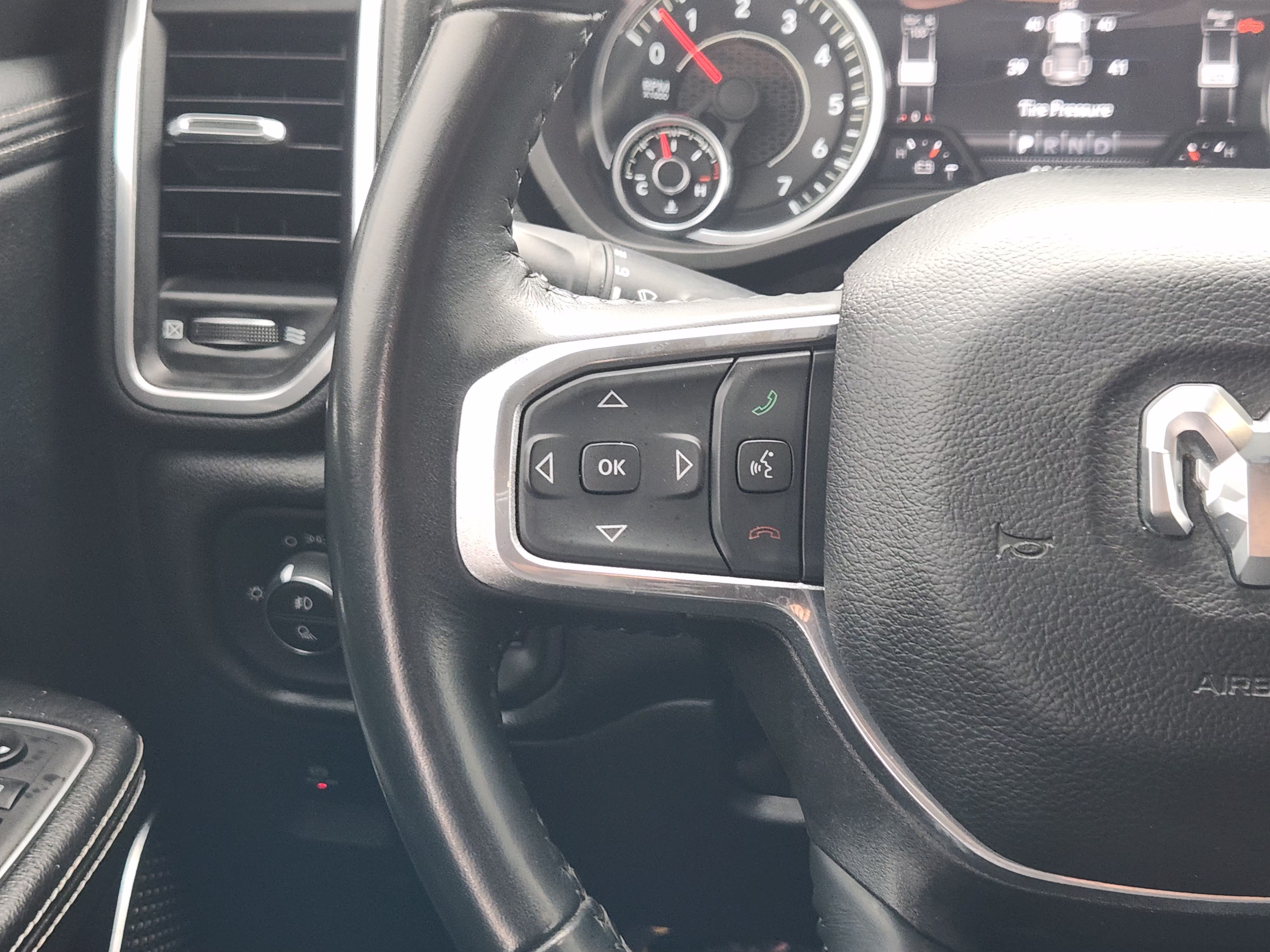 Used 2023 RAM 1500 Laramie AWD/4WD image 30