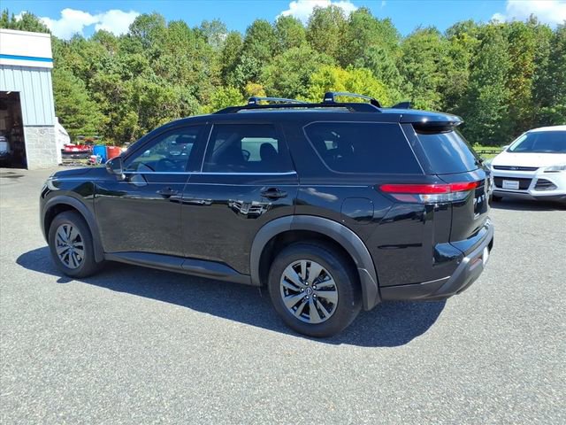 Used 2022 Nissan Pathfinder SV image 3