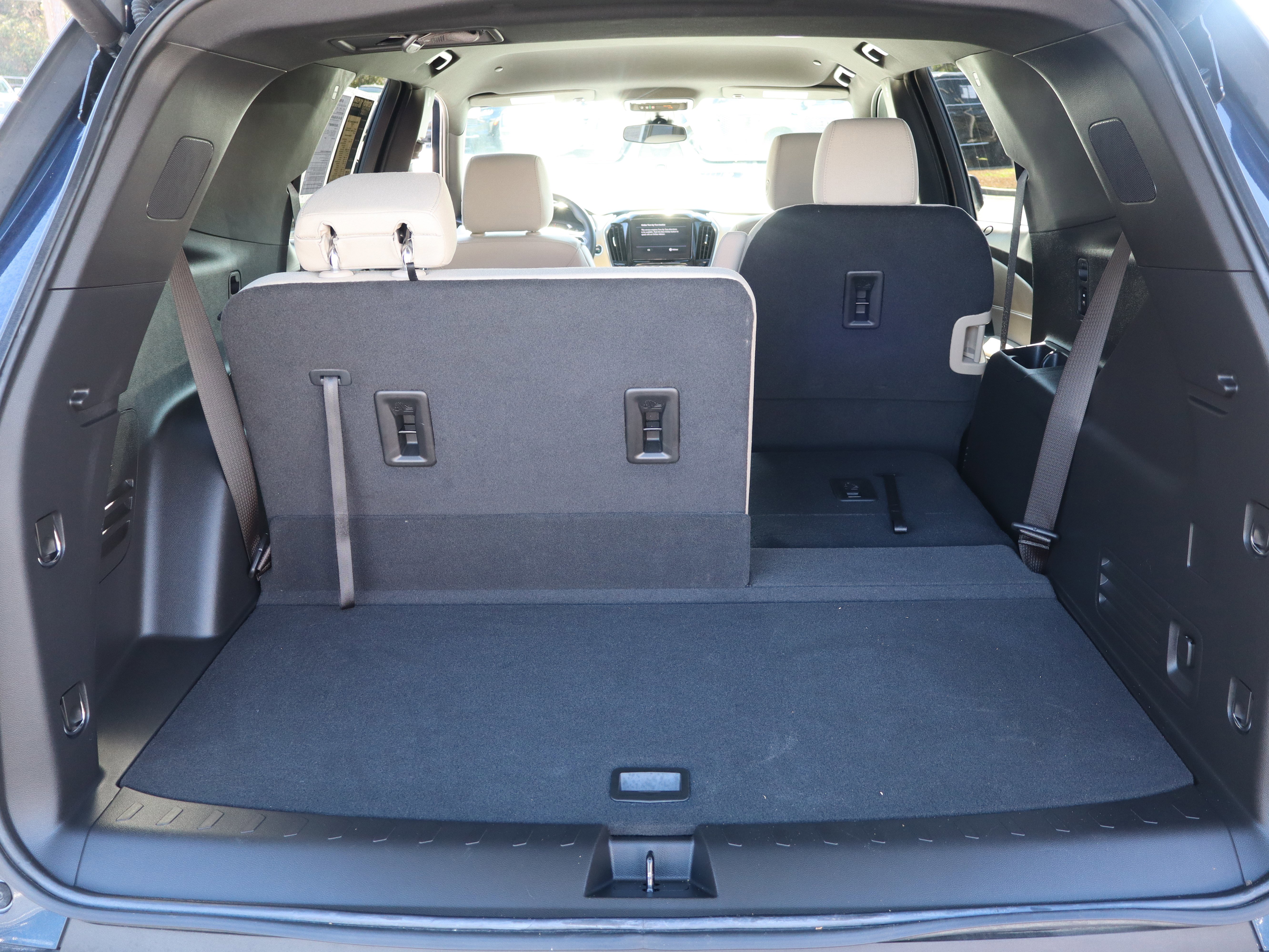 Used 2023 Chevrolet Traverse LT image 39