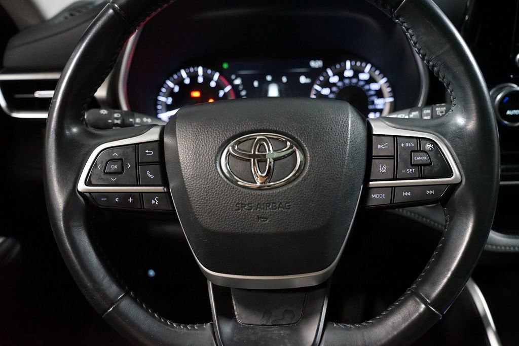 Certified 2024 Toyota Highlander XLE image 12