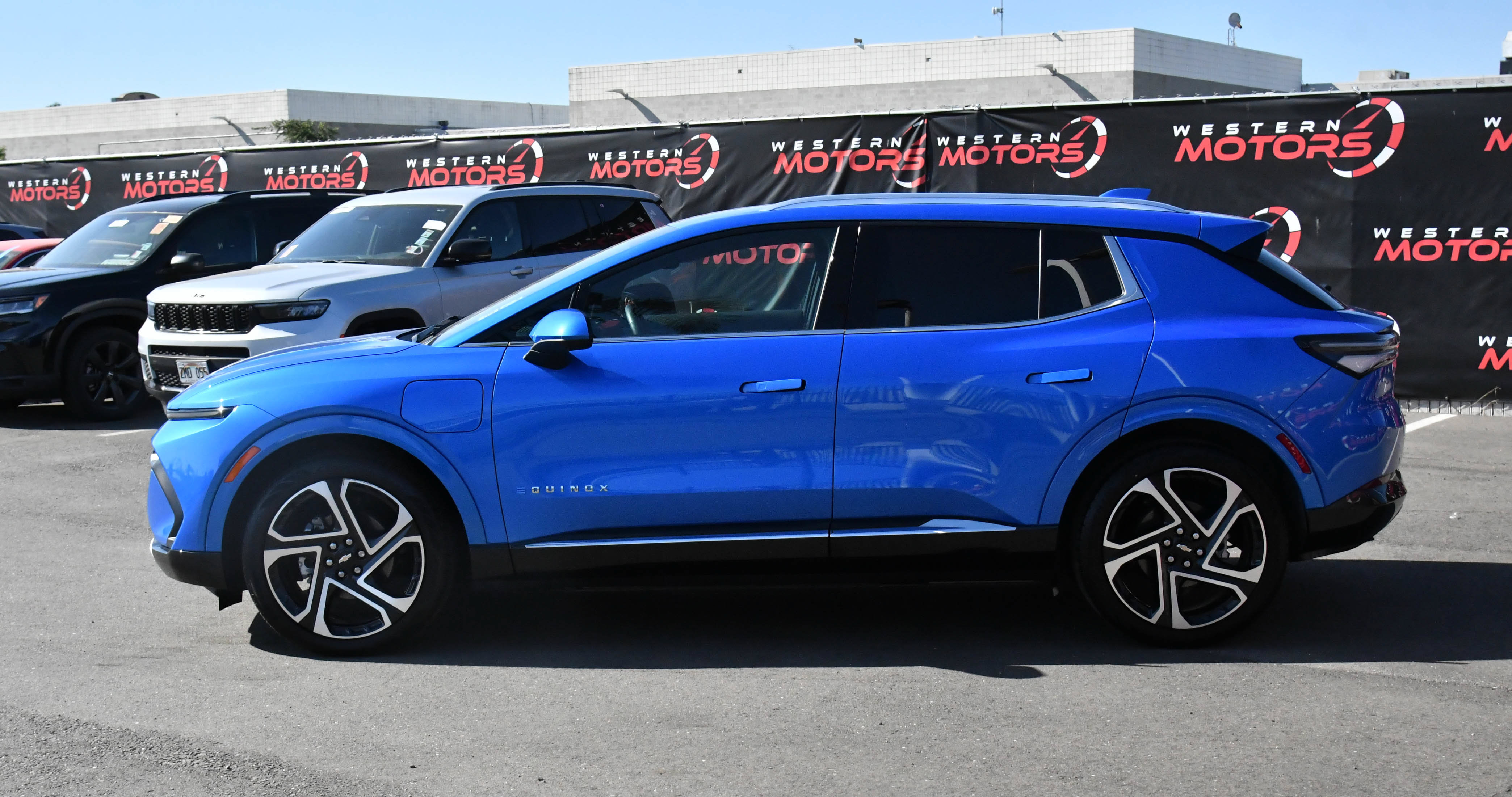 Used 2024 Chevrolet Equinox EV LT FWD image 4