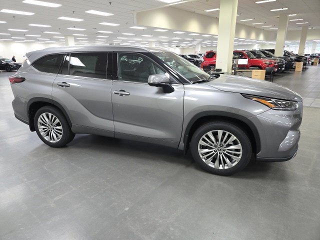 New 2026 Toyota Highlander Platinum AWD/4WD image 6