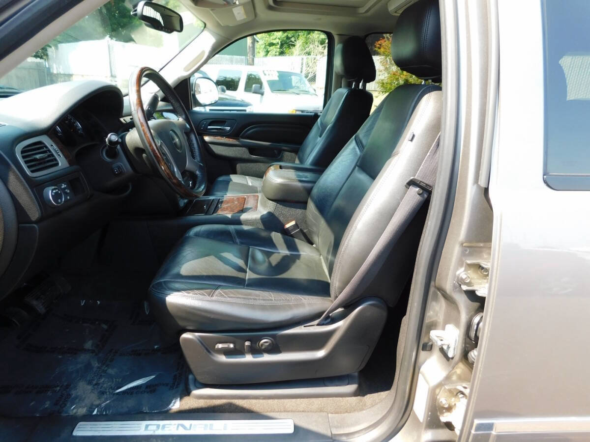Used 2012 GMC Yukon XL Denali AWD/4WD image 9