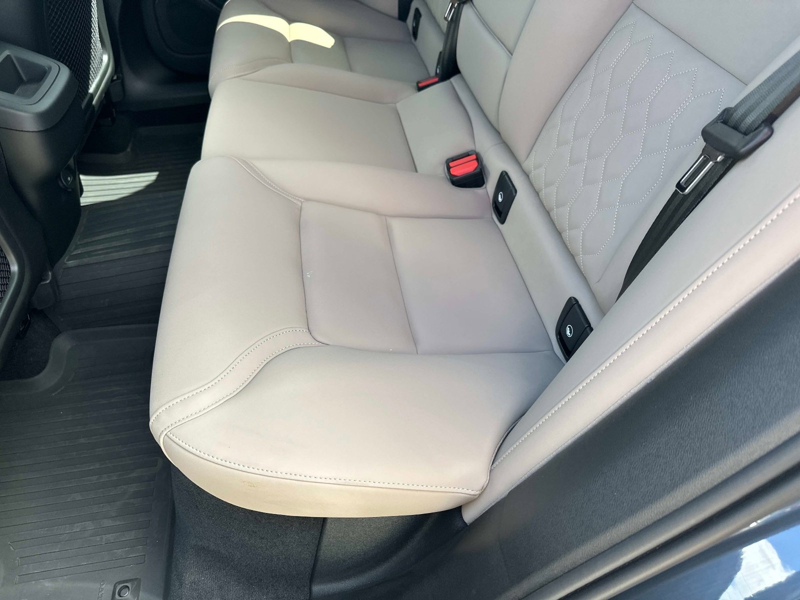 Certified 2026 Volvo XC60 B5 Plus w/ Protection Package Premier image 14