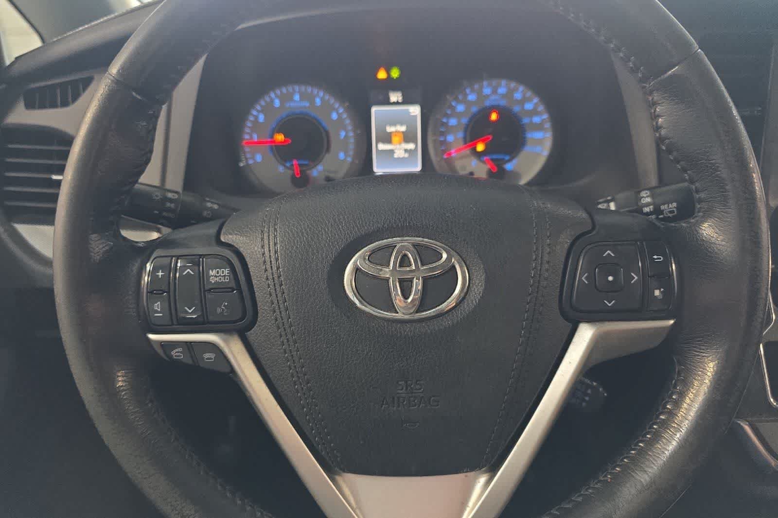 Used 2015 Toyota Sienna SE w/ SE Preferred Package FWD image 24