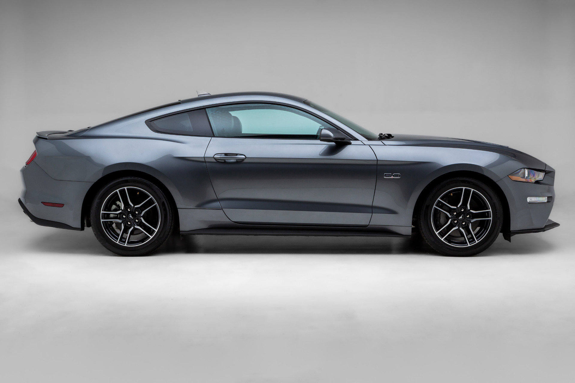 Used 2022 Ford Mustang GT Premium image 2