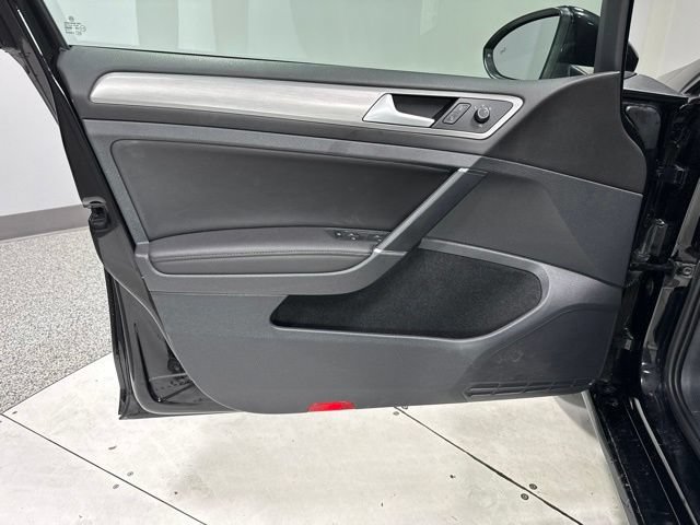 Used 2016 Volkswagen Golf S FWD image 12