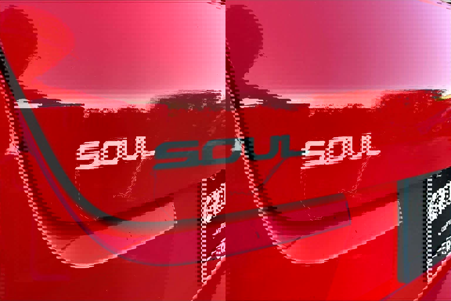 Used 2023 Kia Soul LX image 28