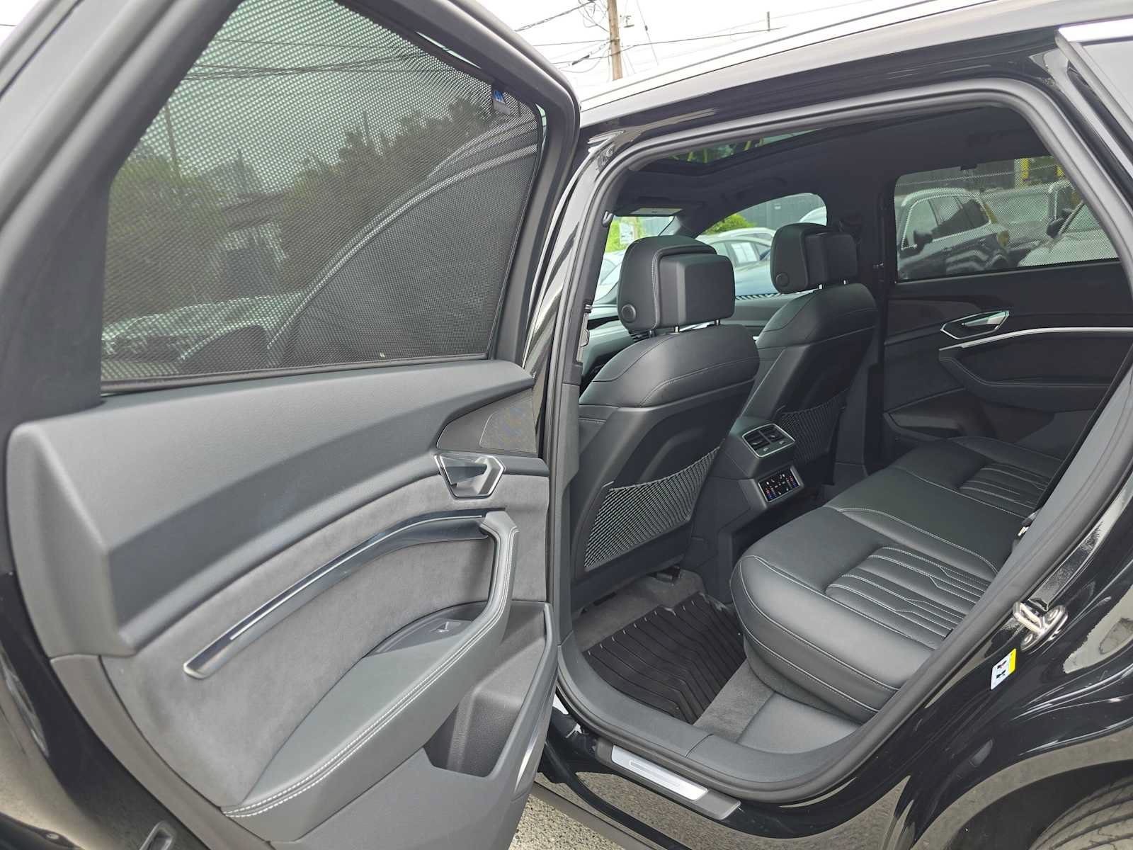 Used 2023 Audi e-tron S Premium Plus AWD/4WD image 16